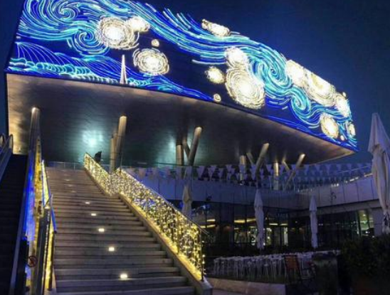 在商場中，應(yīng)該選擇什么樣的室內(nèi)全彩led顯示屏型號(hào)！